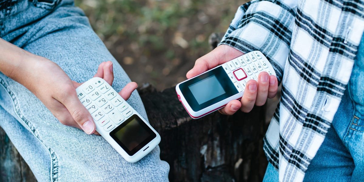 L’abandon des smartphones a conduit à une vie plus saine ;  l’enfant aura un téléphone stupide