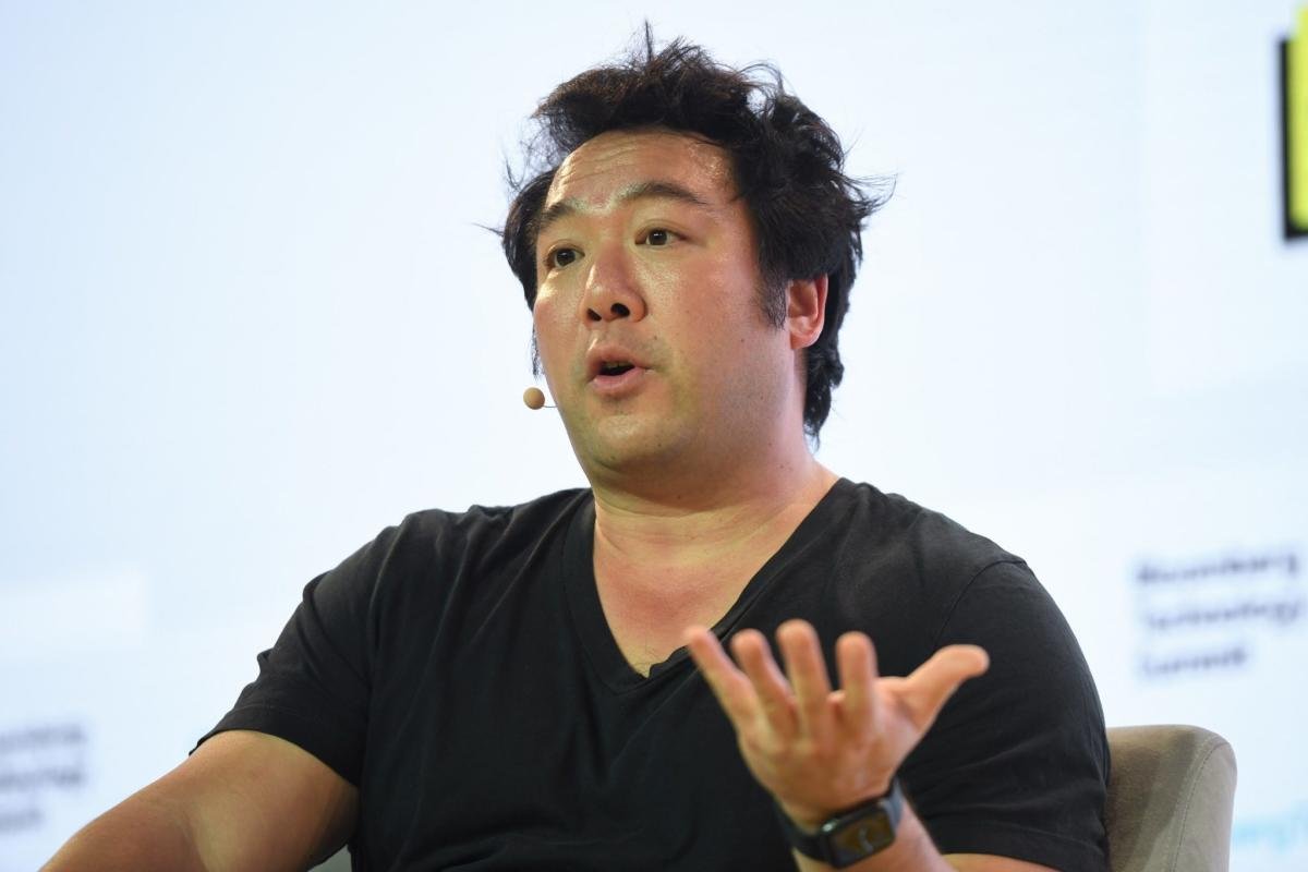 Le PDG de Deliveroo ne s’inquiète pas de la loi européenne qui reconnaît 5,5 millions de travailleurs à la demande comme employés, car le lobbying au Royaume-Uni et en France signifie que 90 % de son marché n’est pas affecté.