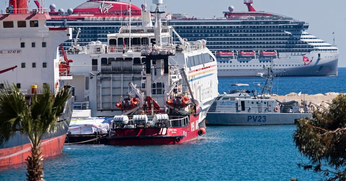 Le premier navire humanitaire pour Gaza décharge des fournitures dans l’enclave assiégée