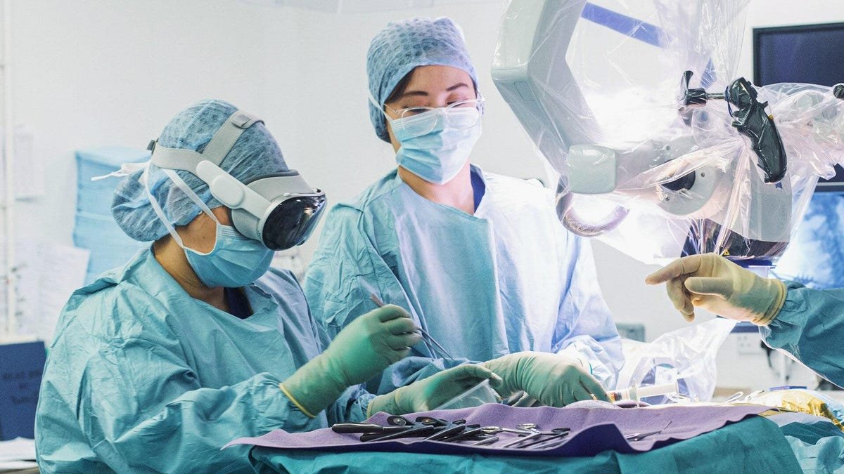Les médecins utilisent Apple Vision Pro pendant une intervention chirurgicale