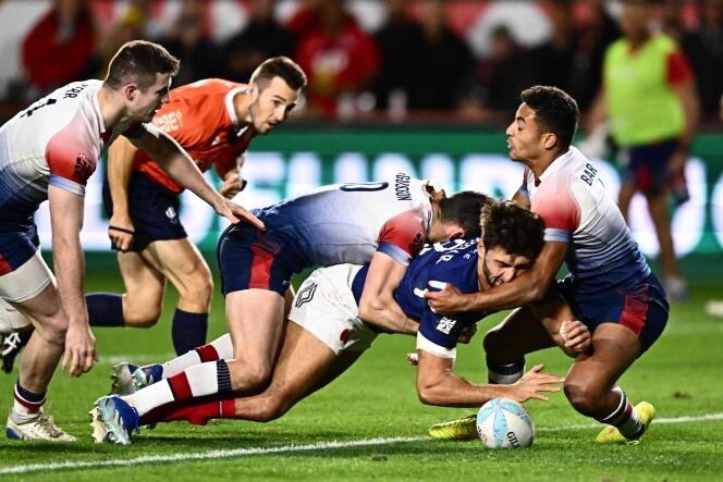Rugby : la France bat la Grande-Bretagne et remporte le titre masculin du Los Angeles Sevens 1 Le Français Antoine Zeghdar marque un essai lors du match masculin final du tournoi HSBC Rugby Sevens de Los Angeles 2024 entre la France et la Grande-Bretagne au Dignity Health Sports Park à Carson, en Californie, le 3 mars 2024.