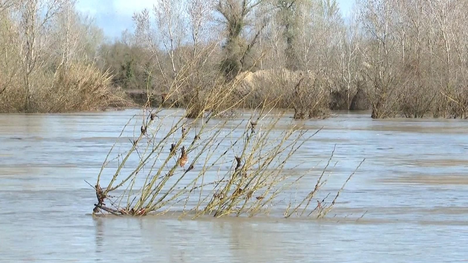 Sept personnes portées disparues en France après que des inondations ont emporté des véhicules