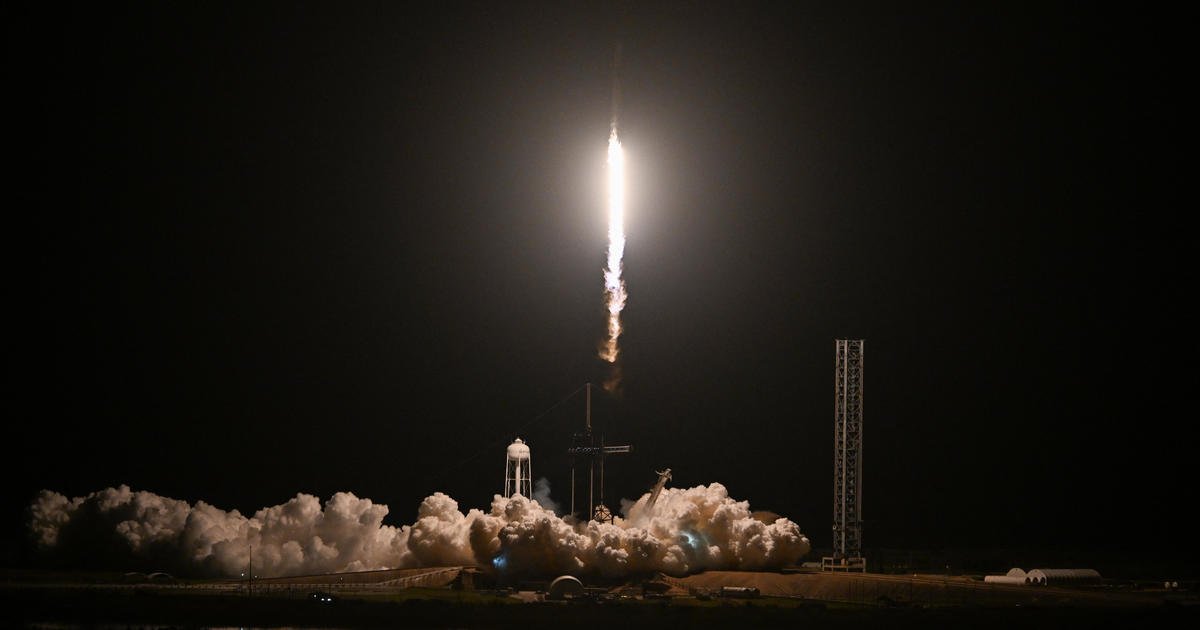 Trois astronautes de la NASA et un cosmonaute russe se dirigent vers la Station spatiale internationale