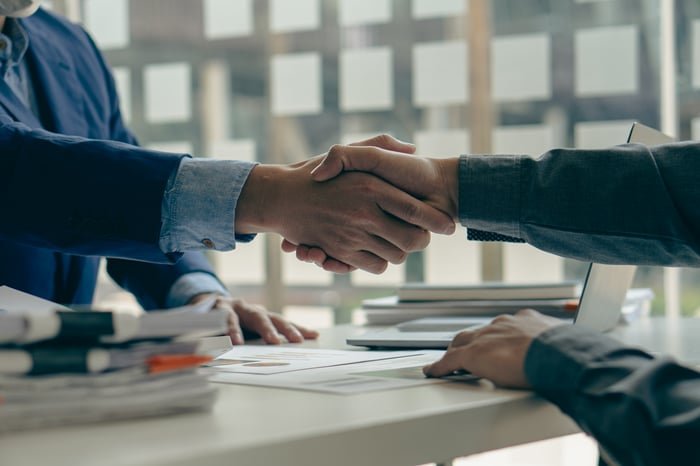 Une opportunité d’investissement unique dans une génération : 1 action d’intelligence artificielle (IA) de Warren Buffett à surveiller |  Le fou hétéroclite