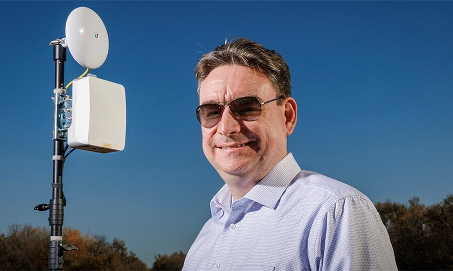 Vuran a développé son amour pour les communications sans fil lorsqu’il était enfant en démontant des radios.