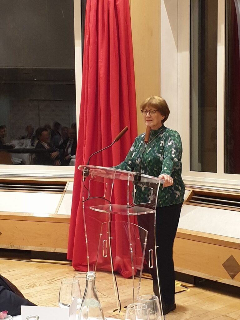 Patricia Lewis sur le podium