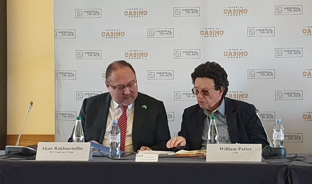 L'ambassadeur Akan Rakmetullin et William Potter