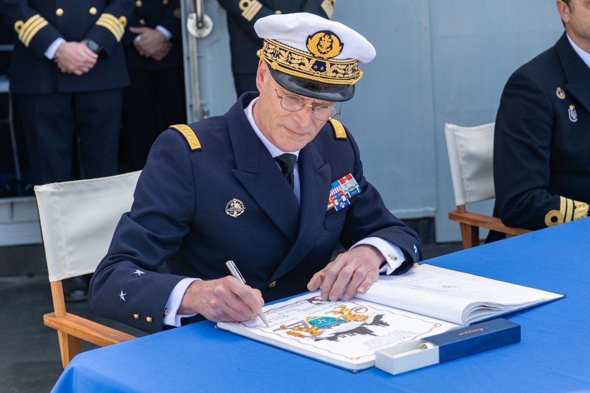 1712629949 522 LItalie cede le commandement du SNMG2 a la France