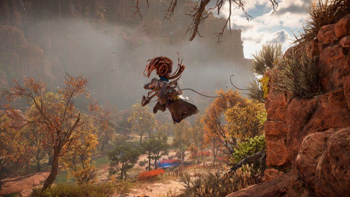 Aloy utilisant un grappin dans Horizon Forbidden West.