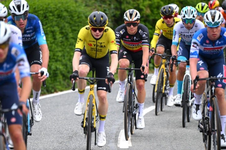 Van Aert de retour à vélo après un accident dévastateur, Evenepoel confirmé être sur la bonne voie pour le Tour de France
