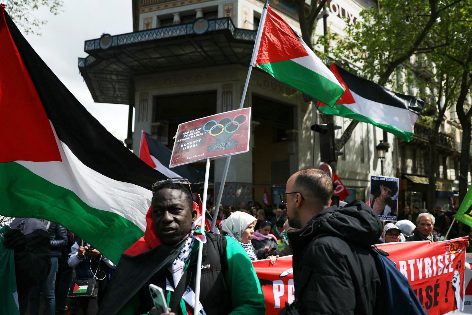 Les Parisiens protestent contre l’islamophobie sur fond de tensions liées à la guerre à Gaza
