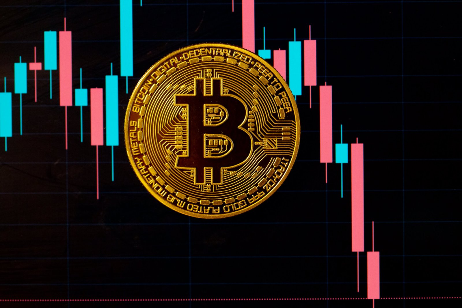 Bitcoin chute de 5 000 $ en 24 heures alors que les taux d’intérêt augmentent