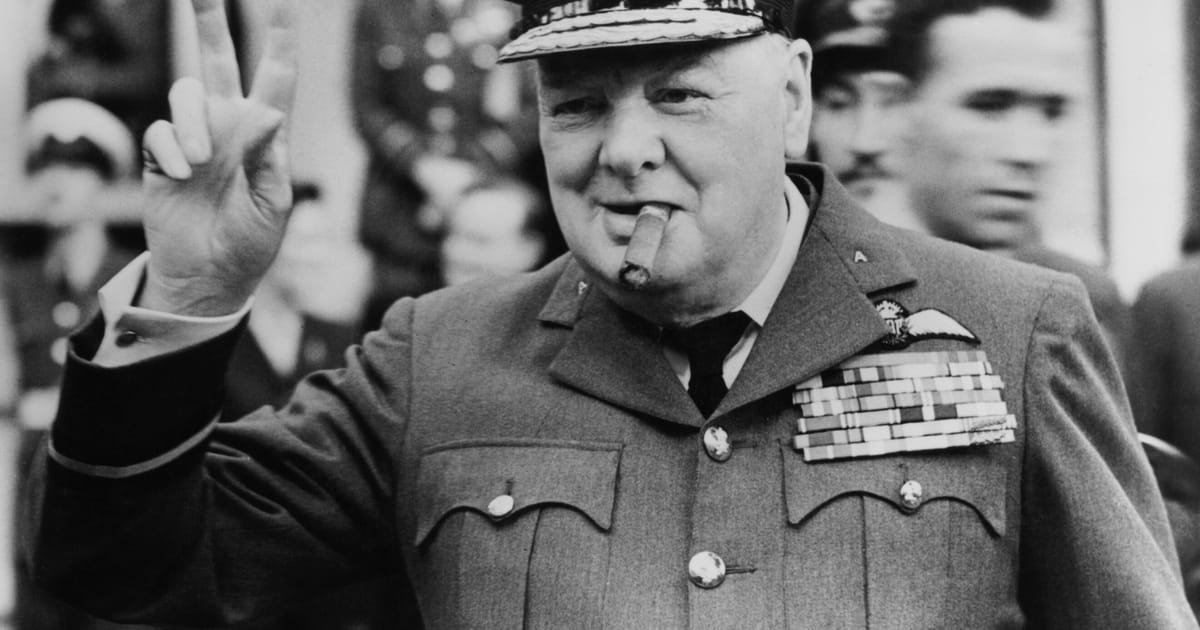 Boris Johnson évoque Winston Churchill, rongeur de cigares, contre l’interdiction « folle » de fumer au Royaume-Uni