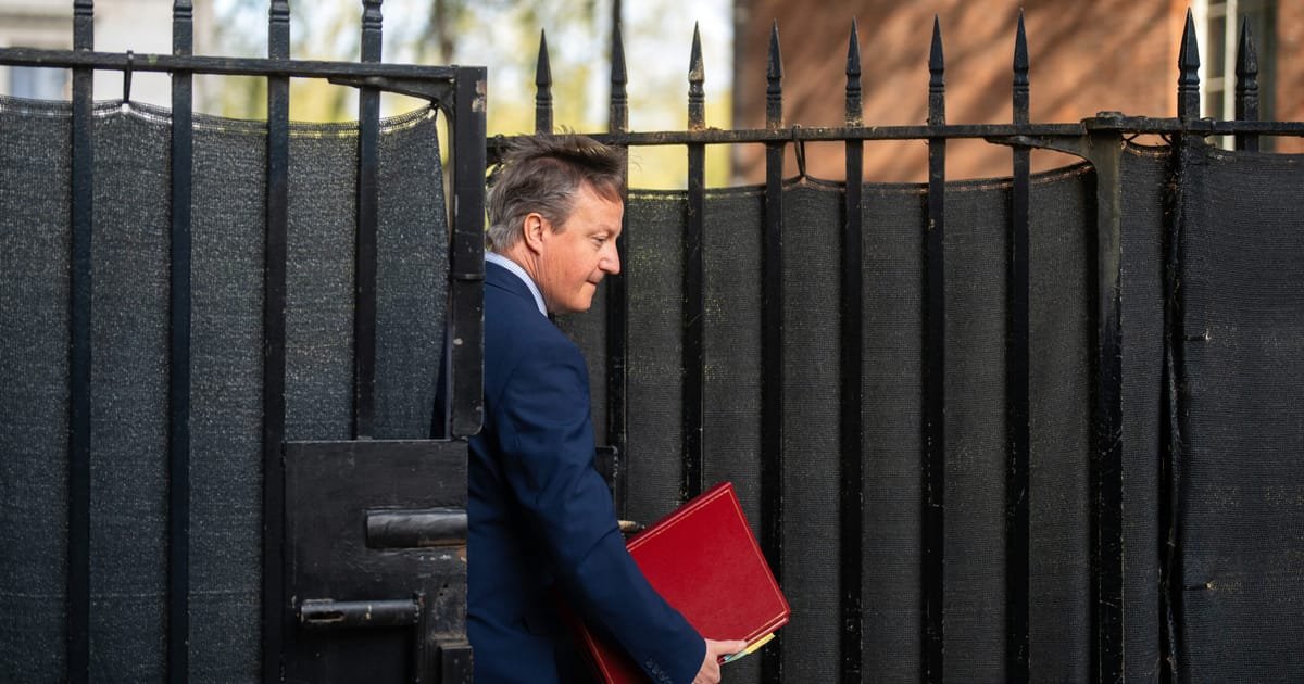 Israël « prend la décision d’agir » après l’attaque de l’Iran, selon David Cameron du Royaume-Uni