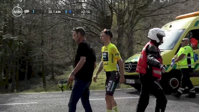 Jonas Vingegaard et Remco Evenepoel en course pour le depart