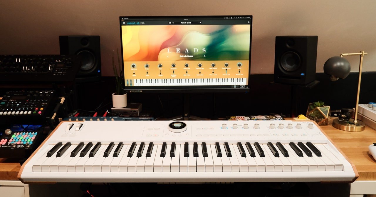 L’AstroLab d’Arturia intègre plus de 30 synthés virtuels de classe mondiale dans un clavier luxueux