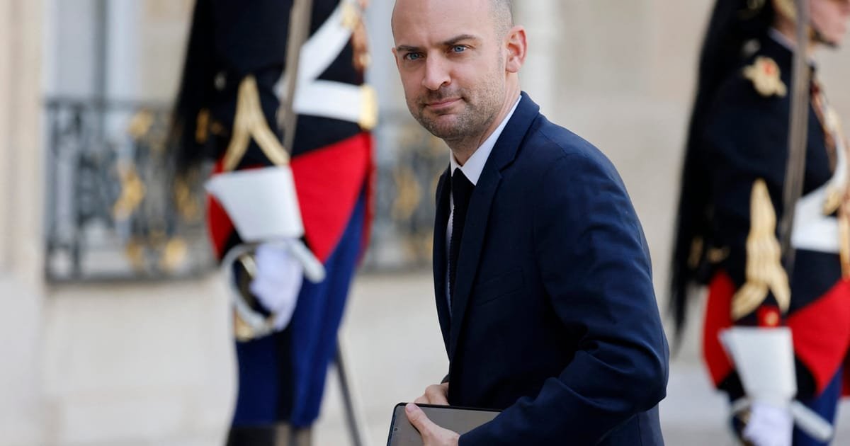 La France est « submergée par la propagande », déclare le ministre