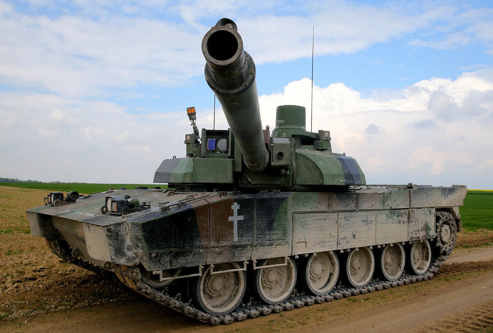 Un char Leclerc se prépare pour un exercice militaire près de Mourmelon-le-Grand, dans le nord-est de la France, le 1er mai 2023.