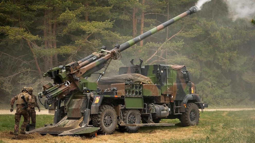 La France livrera des centaines de véhicules blindés à l’Ukraine, selon le ministre de la Défense