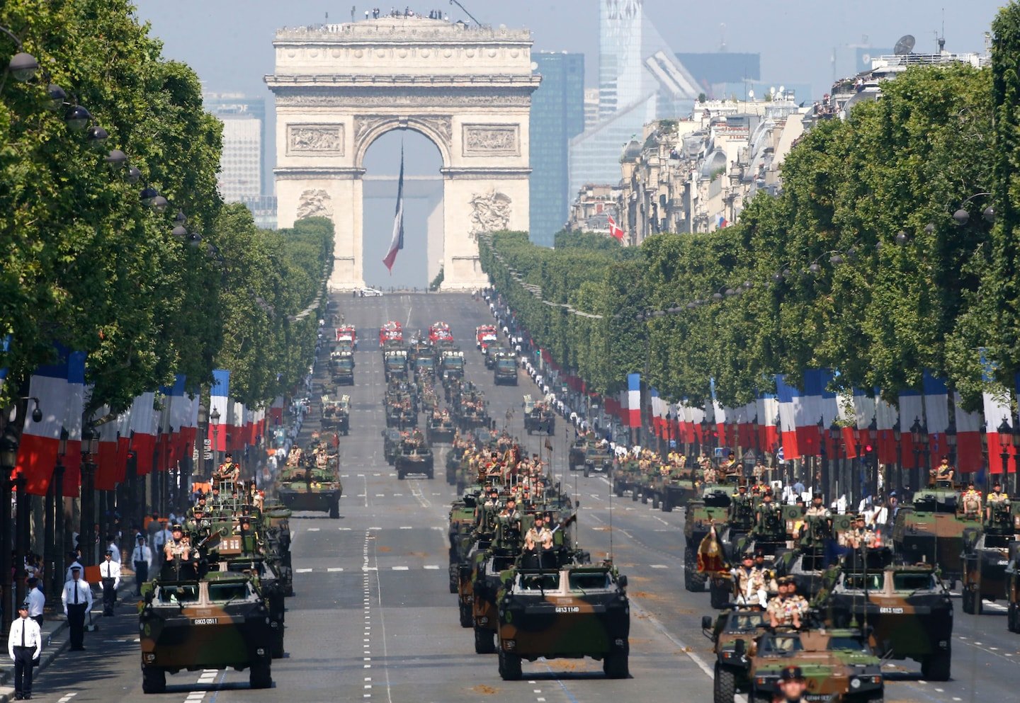 La France livrera des centaines de véhicules blindés à l’Ukraine, selon le ministre de la Défense