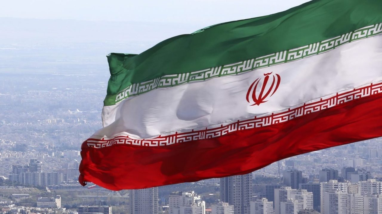 La France rappelle des familles diplomatiques d’Iran et émet des avertissements aux voyageurs, craignant une attaque contre Israël