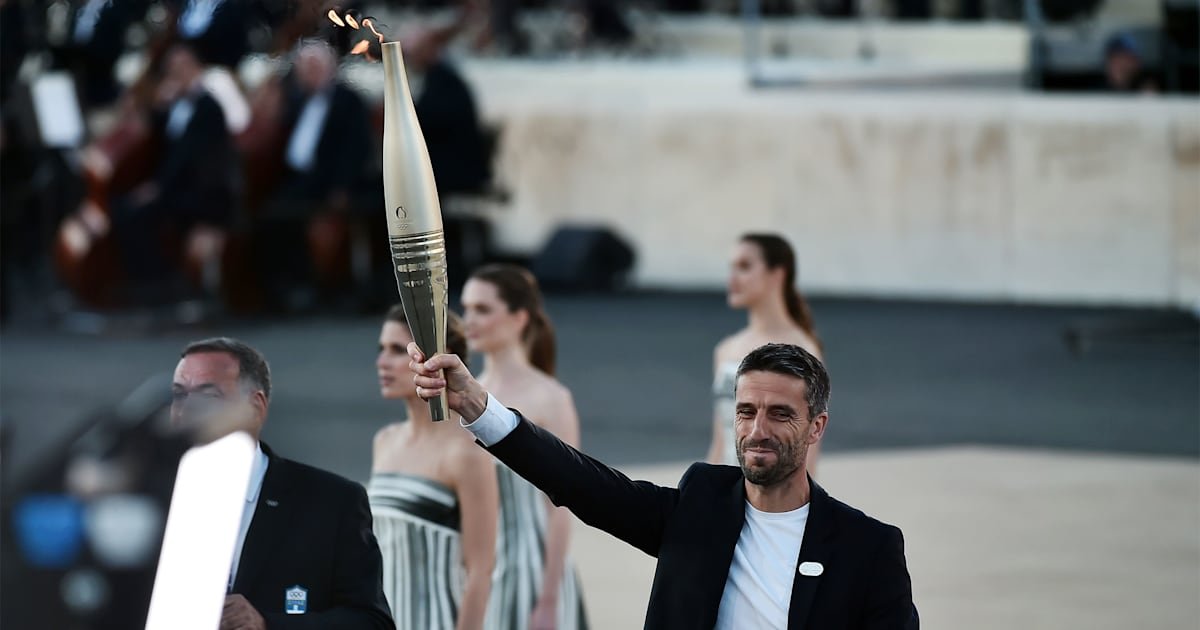 La cérémonie de remise de la flamme olympique marque la transition de la Grèce à Paris 2024