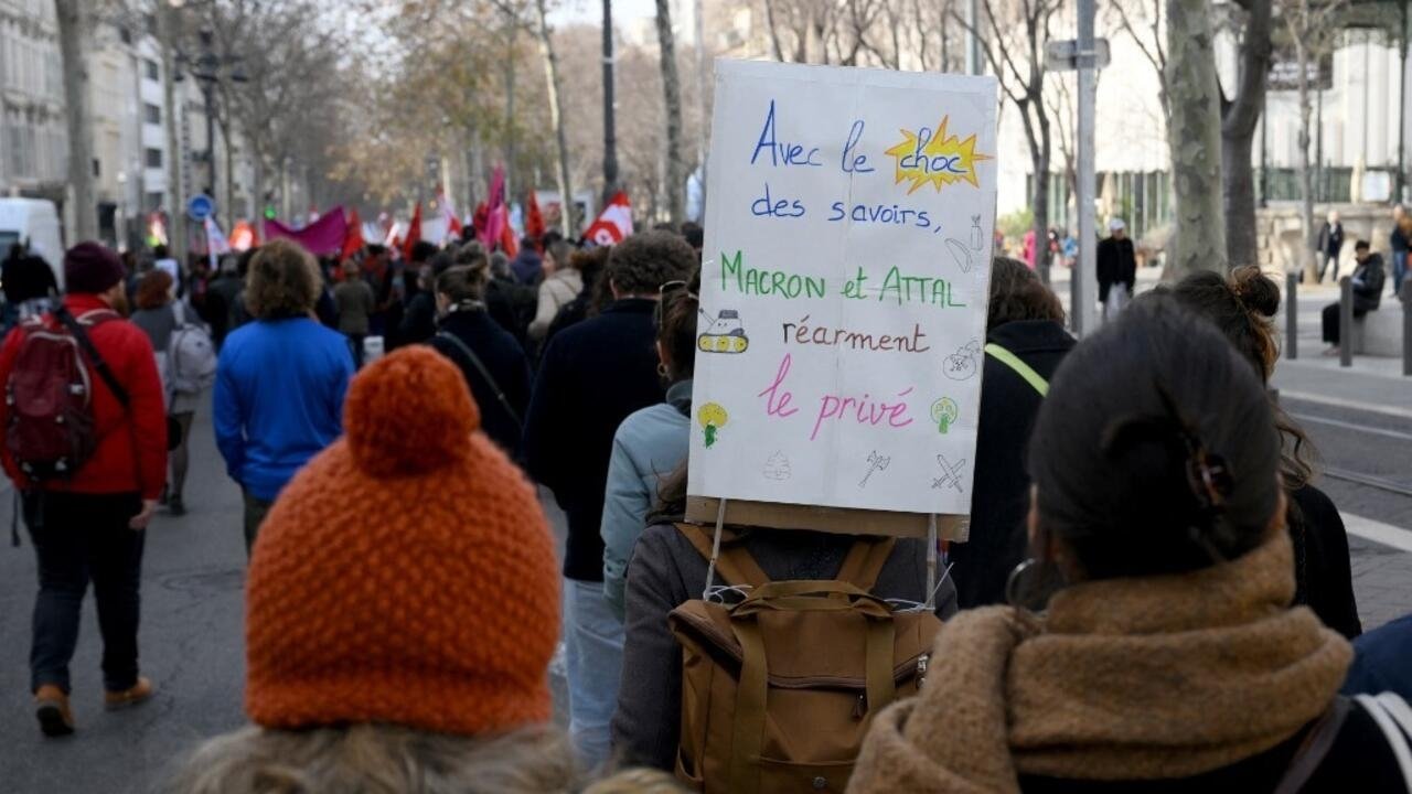 Les enseignants de français en grève contre les groupes de classe « injustes » et le manque de ressources