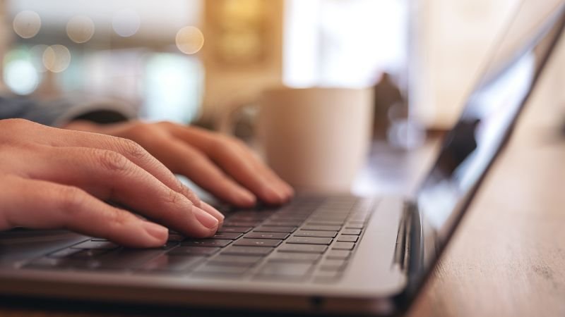 Les hausses des prix d’Internet pour les Américains à faible revenu pourraient commencer en mai alors que les fonds fédéraux s’épuisent, selon la FCC |  Affaires CNN