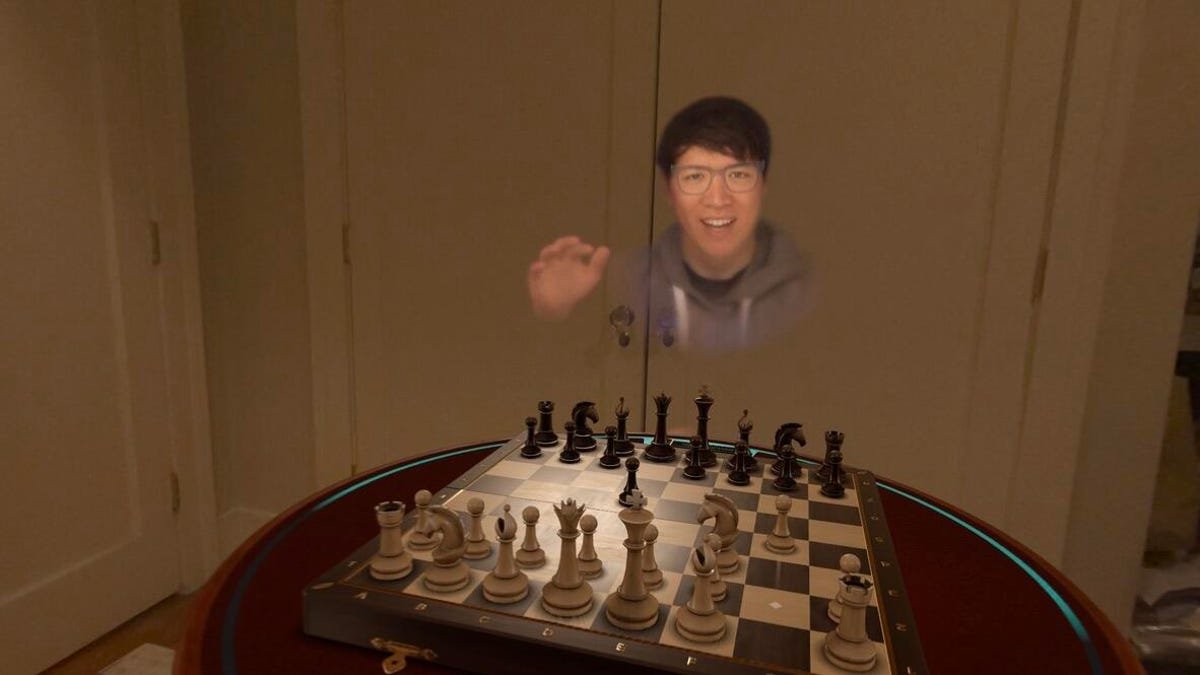 Un personnage virtuel jouant aux échecs en réalité mixte sur Vision Pro d'Apple