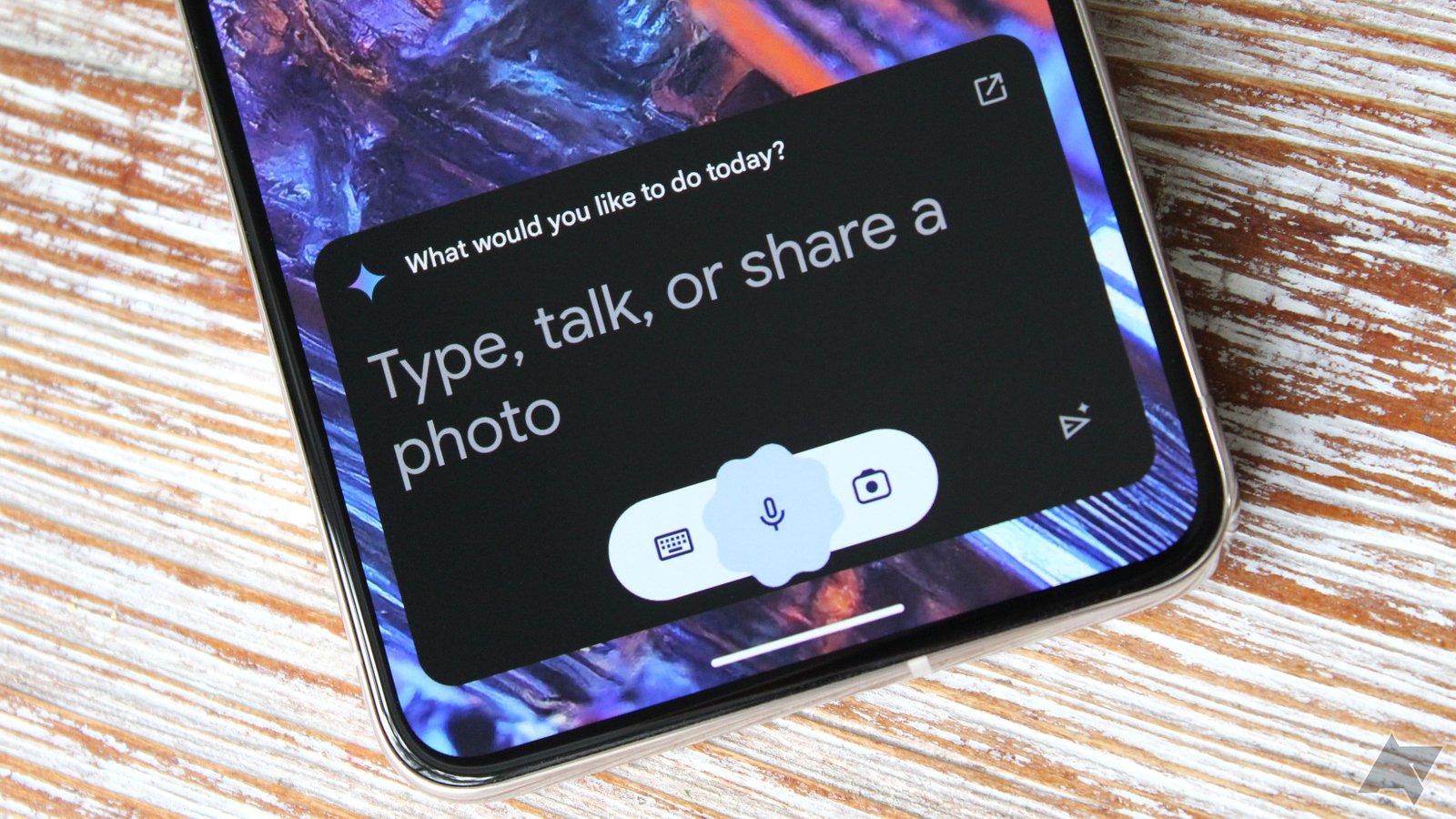 Partie inférieure d'un téléphone affichant l'invite Gemini de Google sur Android
