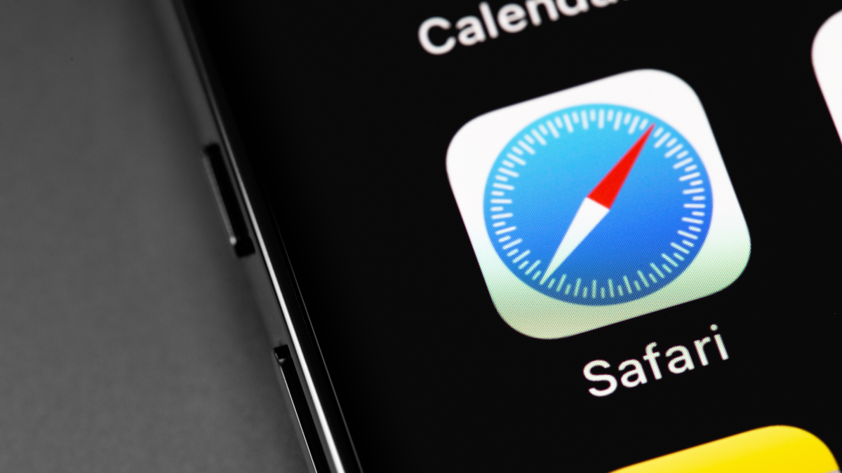 iOS 17.5 prépare le terrain pour le chargement latéral sur l’iPhone