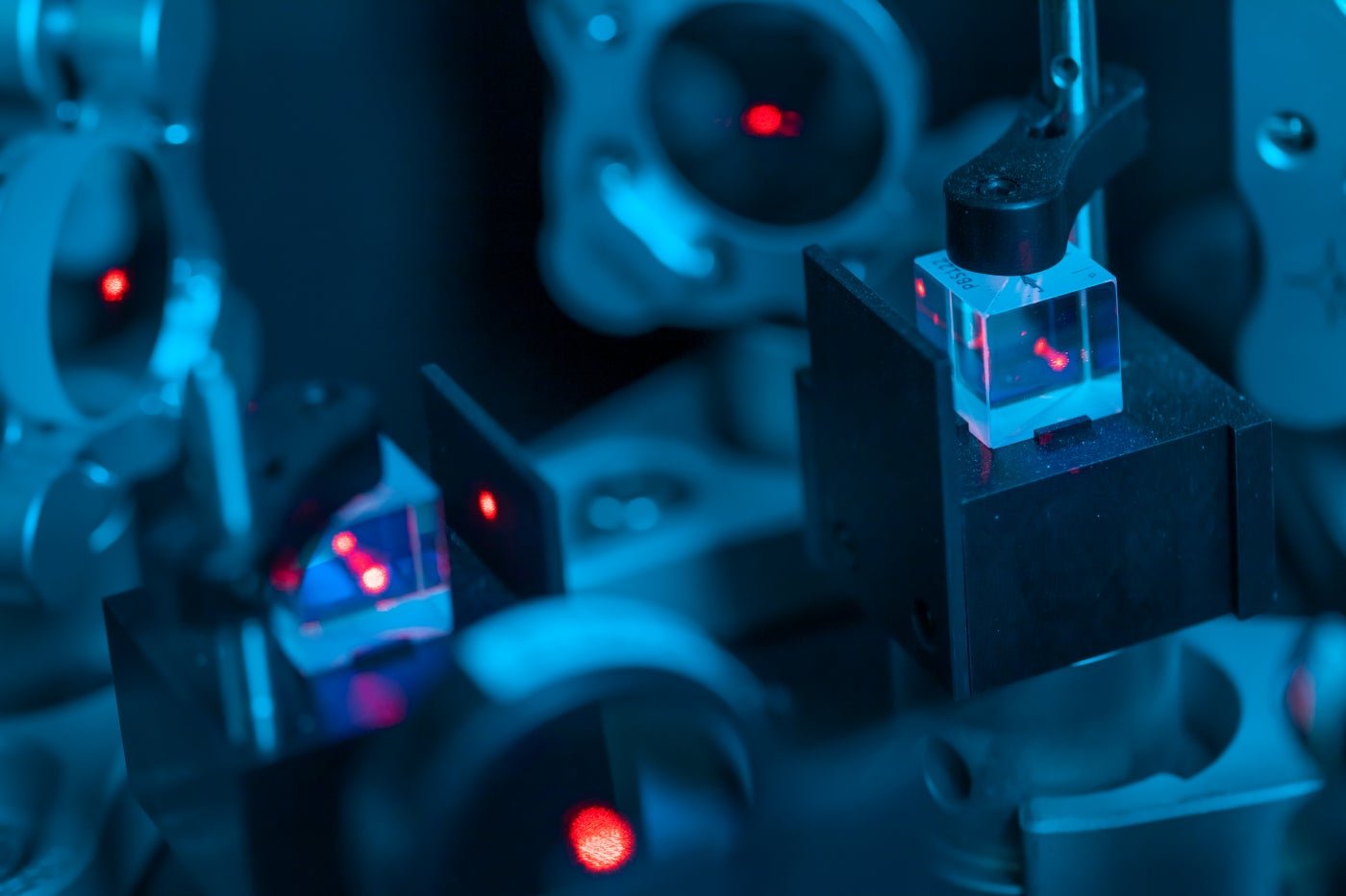 Les chercheurs ont connecté un ordinateur client capable de détecter des photons, ou des particules de lumière, à un serveur d'informatique quantique avec un câble à fibre optique.
