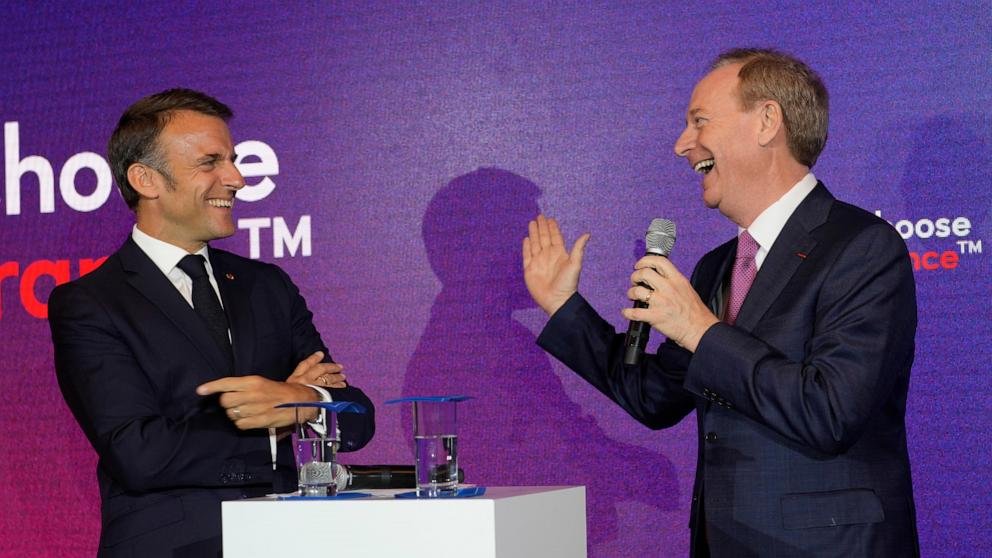 Microsoft promet un investissement de 4,3 milliards de dollars lors du sommet Macrons Choose France