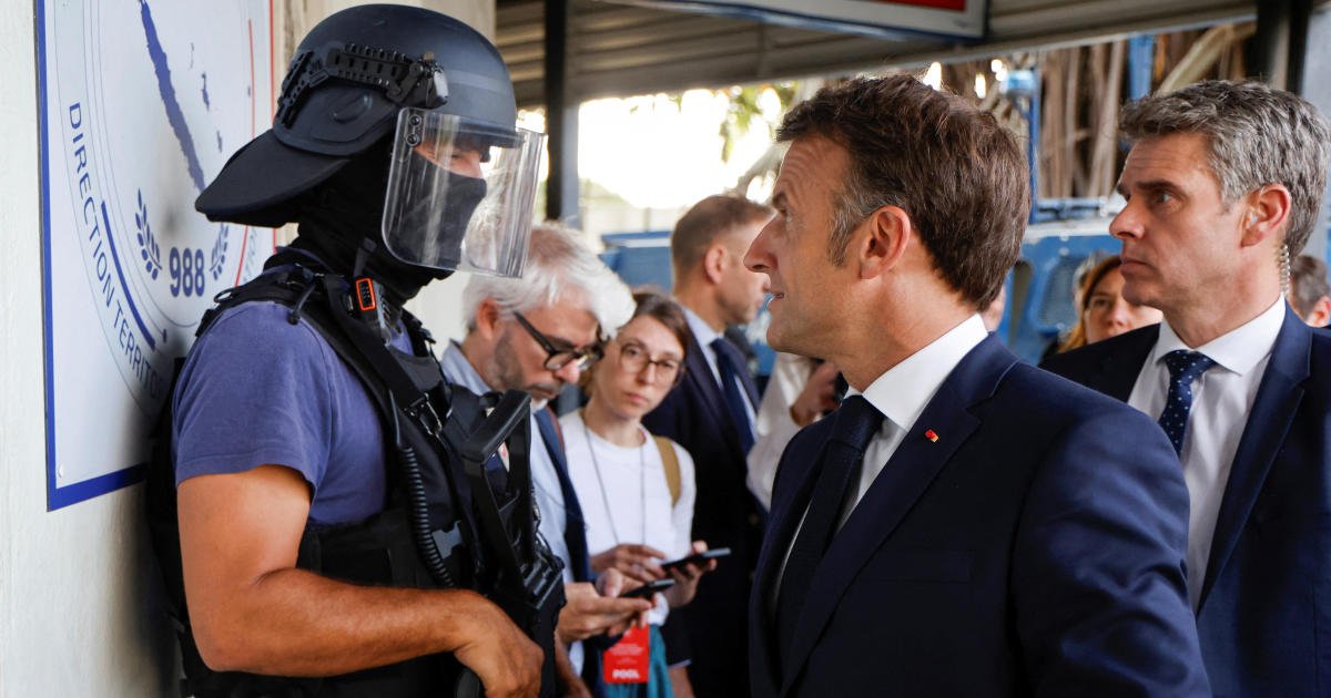 Macron s’envole pour la Nouvelle-Calédonie pour tenter de réprimer « une insurrection sans précédent » dans un territoire éloigné du Pacifique