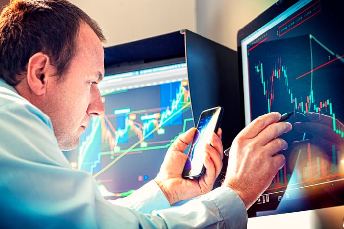 Oubliez Nvidia : des milliardaires le vendent et achètent à la place ces 2 actions de croissance d’intelligence artificielle (IA) suralimentées |  Le fou hétéroclite