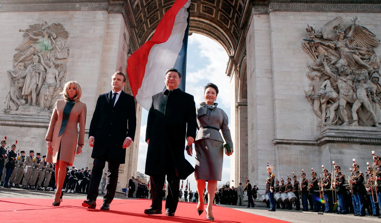 French President Emmanuel Macron (second from left), his wife Brigitte Macron, Chinese President Xi Jinping (second from right) and his wife Peng Liyuan attend a ceremony at the Arc de Triomphe in Paris in March 2019. Photo: AFP