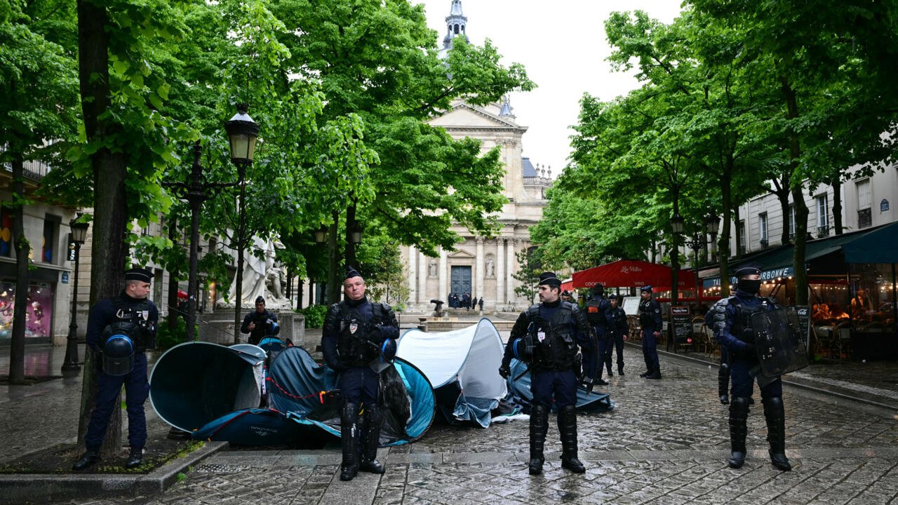 Des dizaines de personnes arrêtées alors que la police parisienne efface une manifestation contre la guerre à Gaza à l’université de la Sorbonne