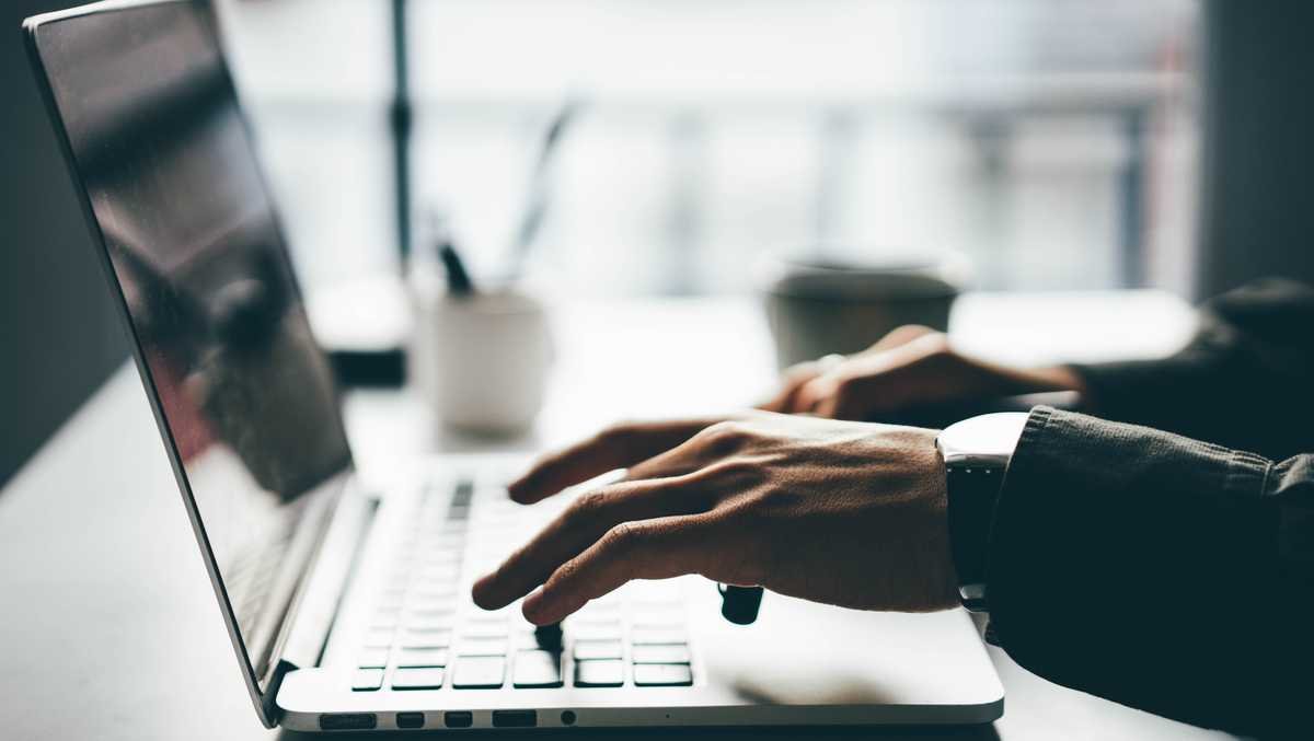 Des millions de personnes pourraient perdre Internet à mesure que les fonds destinés au programme fédéral s’épuisent, selon la FCC