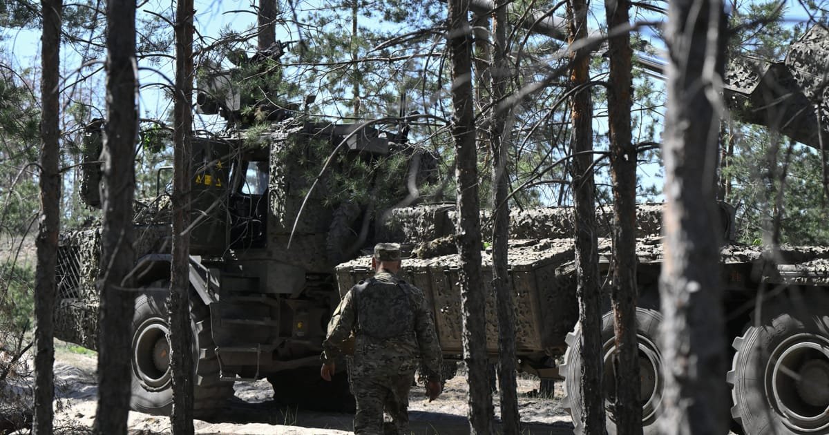 En Ukraine, Zelensky signe une loi autorisant certains condamnés à servir dans l’armée