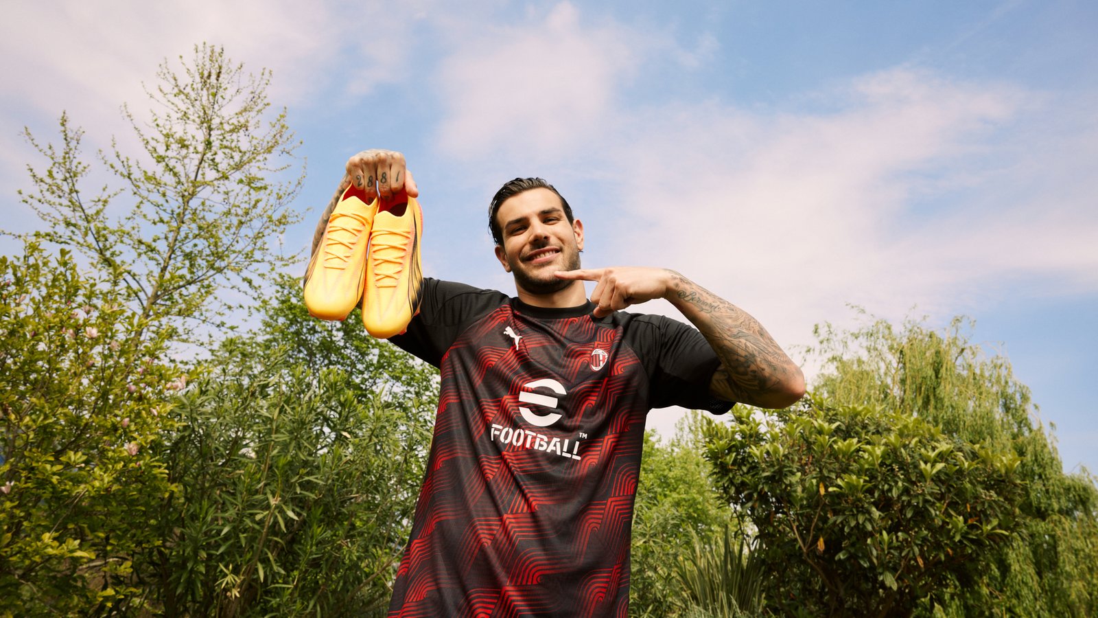 FAST EST DANS LA FAM PUMA SIGNE L’AC MILAN ET LA SUPERSTAR FRANCE THEO HERNNDEZ