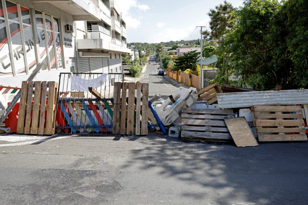 La France va lever l’état d’urgence afin de permettre le dialogue politique en Nouvelle-Calédonie frappée par les émeutes