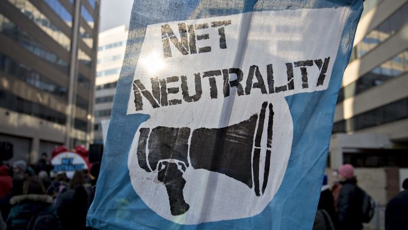 La neutralité du Net est de retour alors que la FCC vote pour réglementer les fournisseurs d’accès Internet |  Affaires CNN
