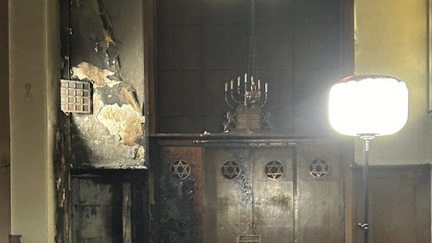 La police française a abattu un homme soupçonné d’avoir incendié une synagogue