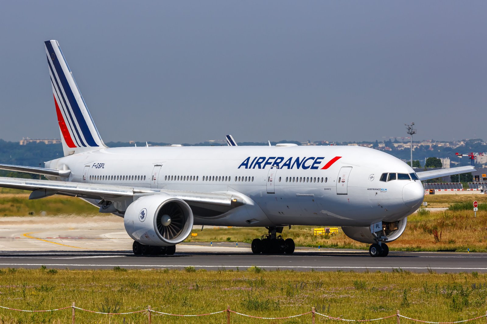 Boeing 777-200ER d'Air France à Paris Shutterstock_2413840309