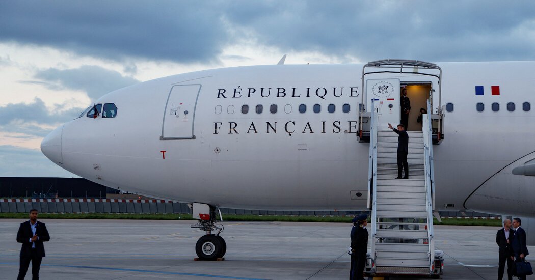 Le dirigeant français se dirige vers un avant-poste du Pacifique en proie à des troubles meurtriers