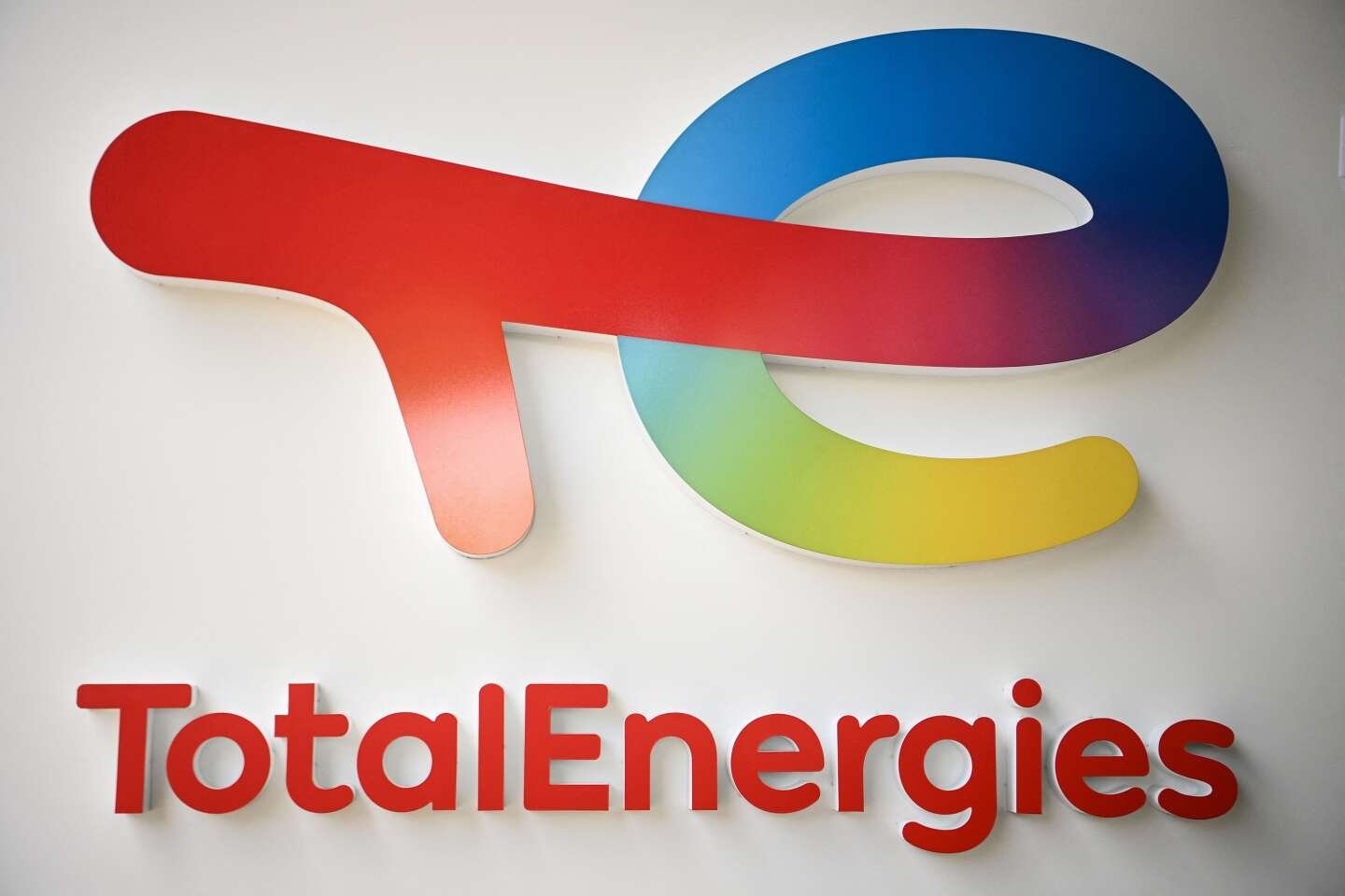 Le ministre des Finances déclare que la France « combattra » la cotation de TotalEnergies à New York
