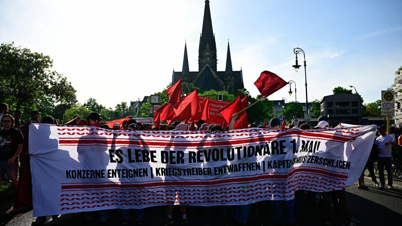 Les travailleurs descendent dans la rue lors des manifestations mondiales du 1er mai