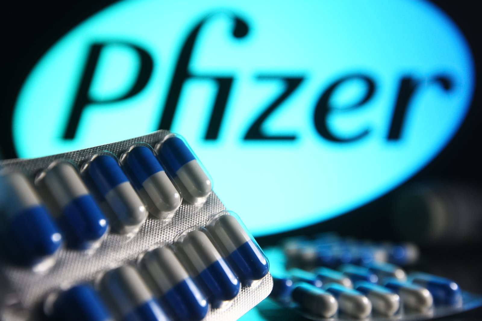 Pfizer et AstraZeneca annoncent de nouveaux investissements de près d’un milliard de dollars en France