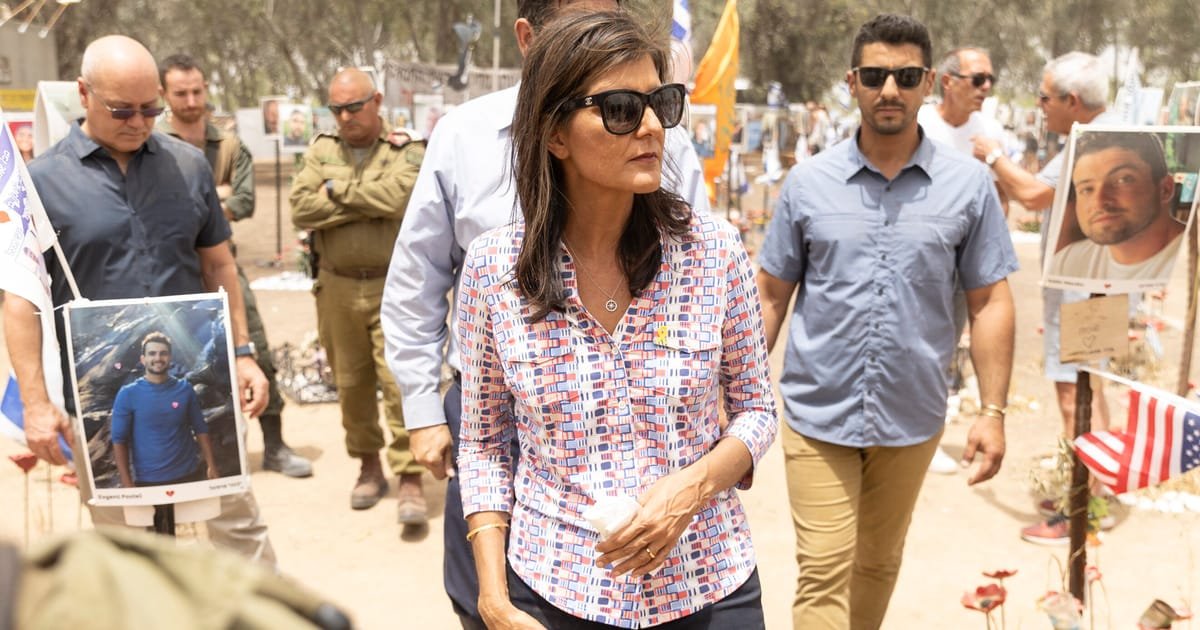 TERMINEZ-LES, Nikki Haley griffonne sur un obus d’artillerie israélien