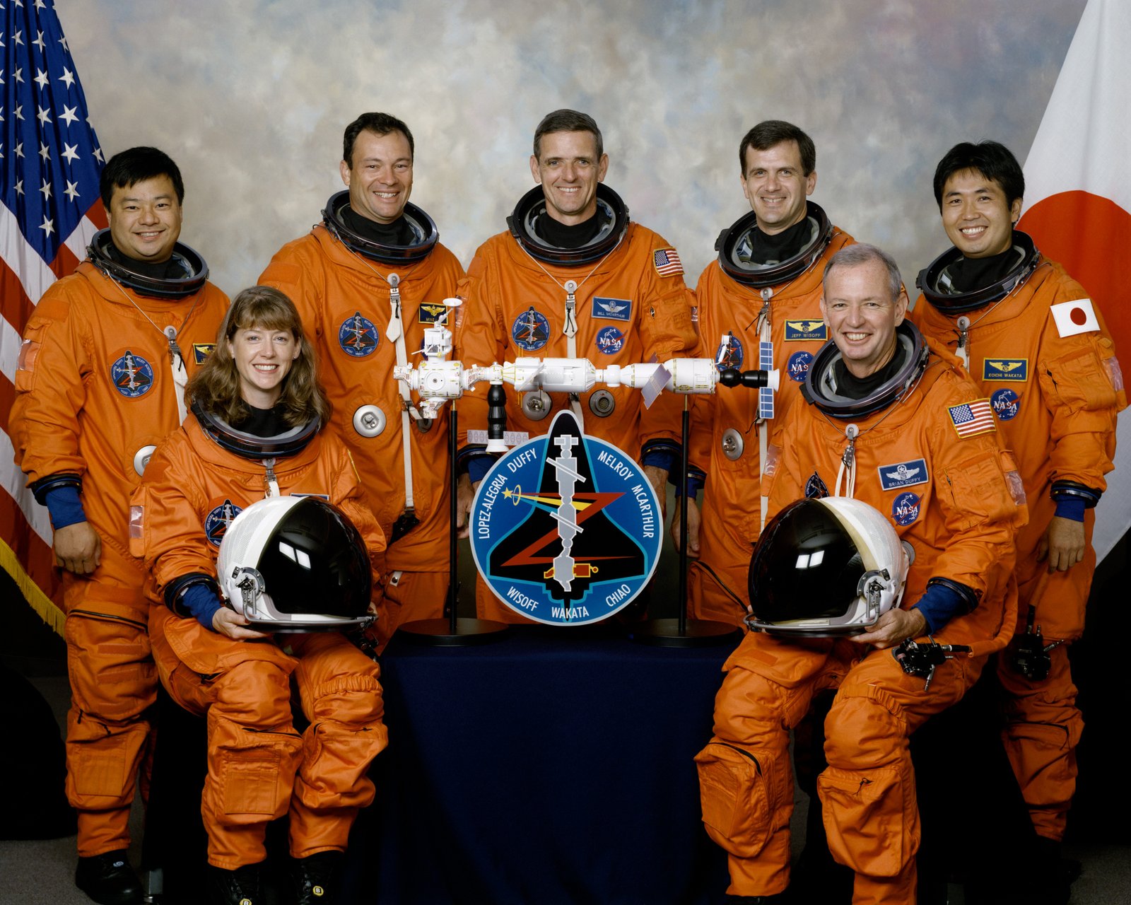 STS-92 comprenait Koichi Wakata, à droite, le premier astronaute de l'Agence japonaise d'exploration aérospatiale à visiter la station spatiale